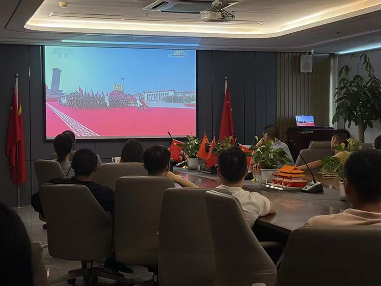 銘記歷史守初心 愛國奮進擔使命——瀚景建設集團組織觀看抗戰勝利80周年閱兵儀式